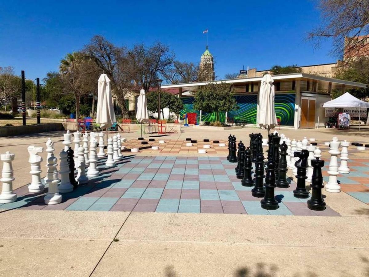 Florida #b St Near Downtown With Amenities *